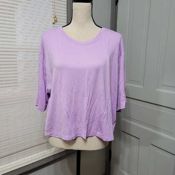 ✨ Fabletics Jade Short-Sleeve Tee Boxy Tee - lilac - Picture 2 of 6